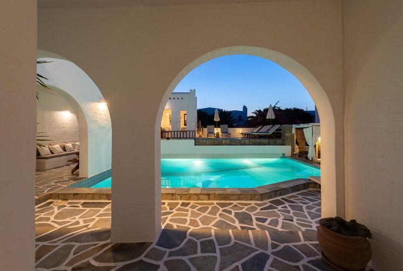 Aella 3* Naousa (Paros)