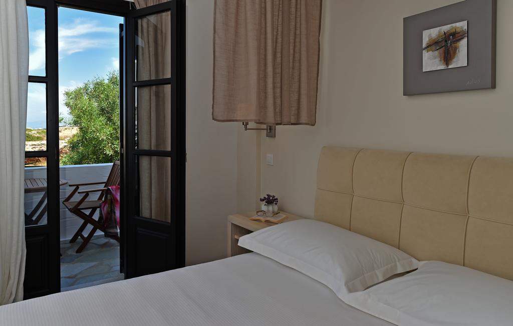 Aella 3* Naousa (Paros)
