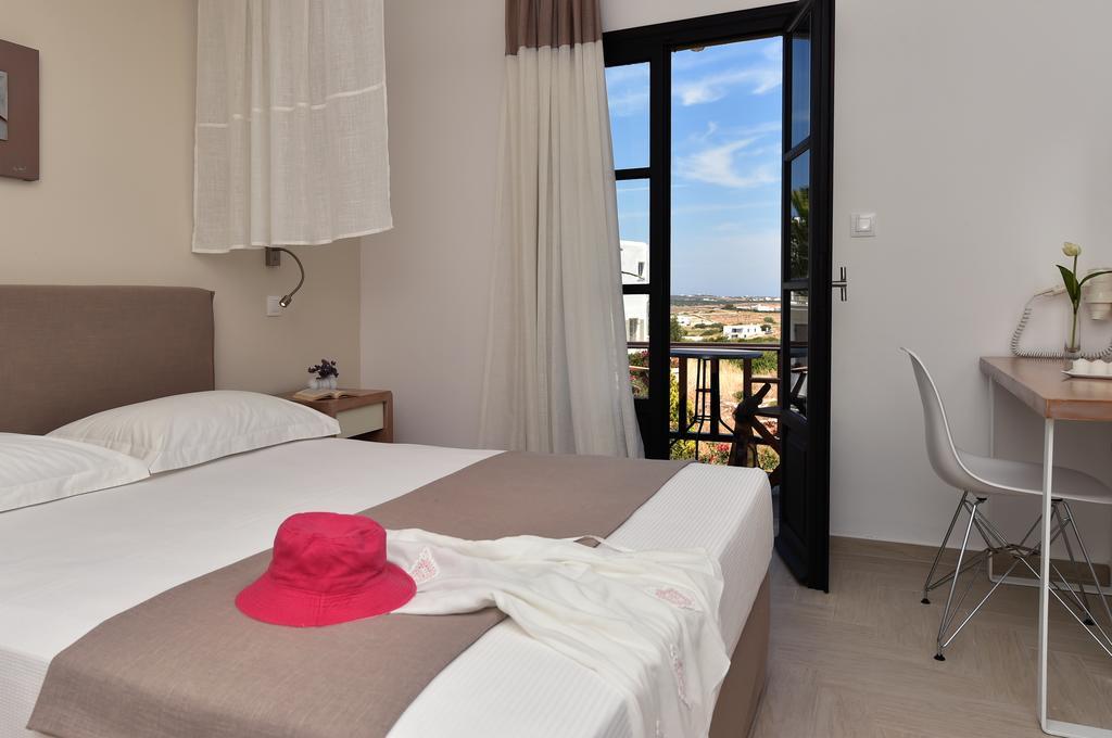 Aella Naousa (Paros)