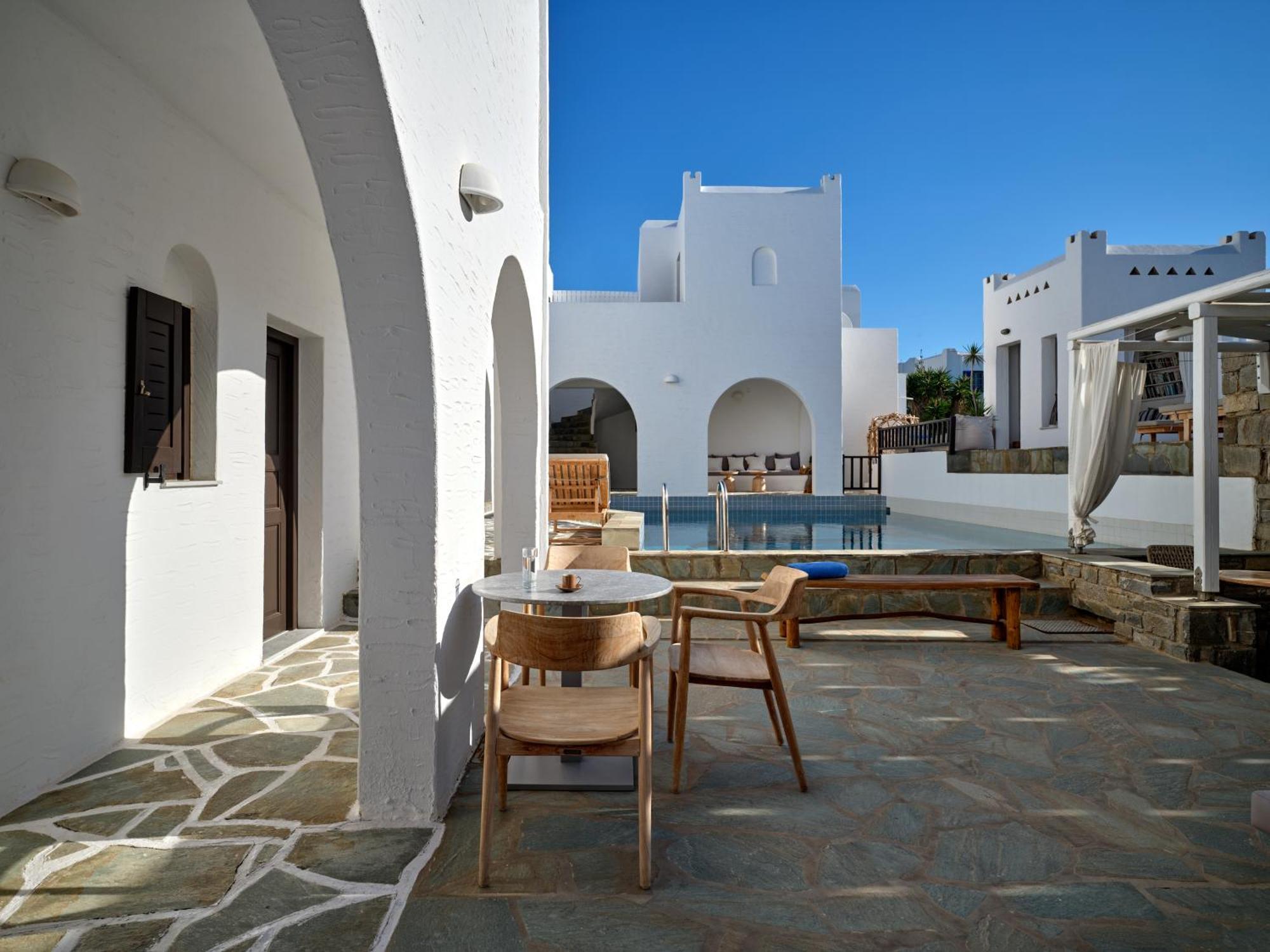 Aella Naousa (Paros)
