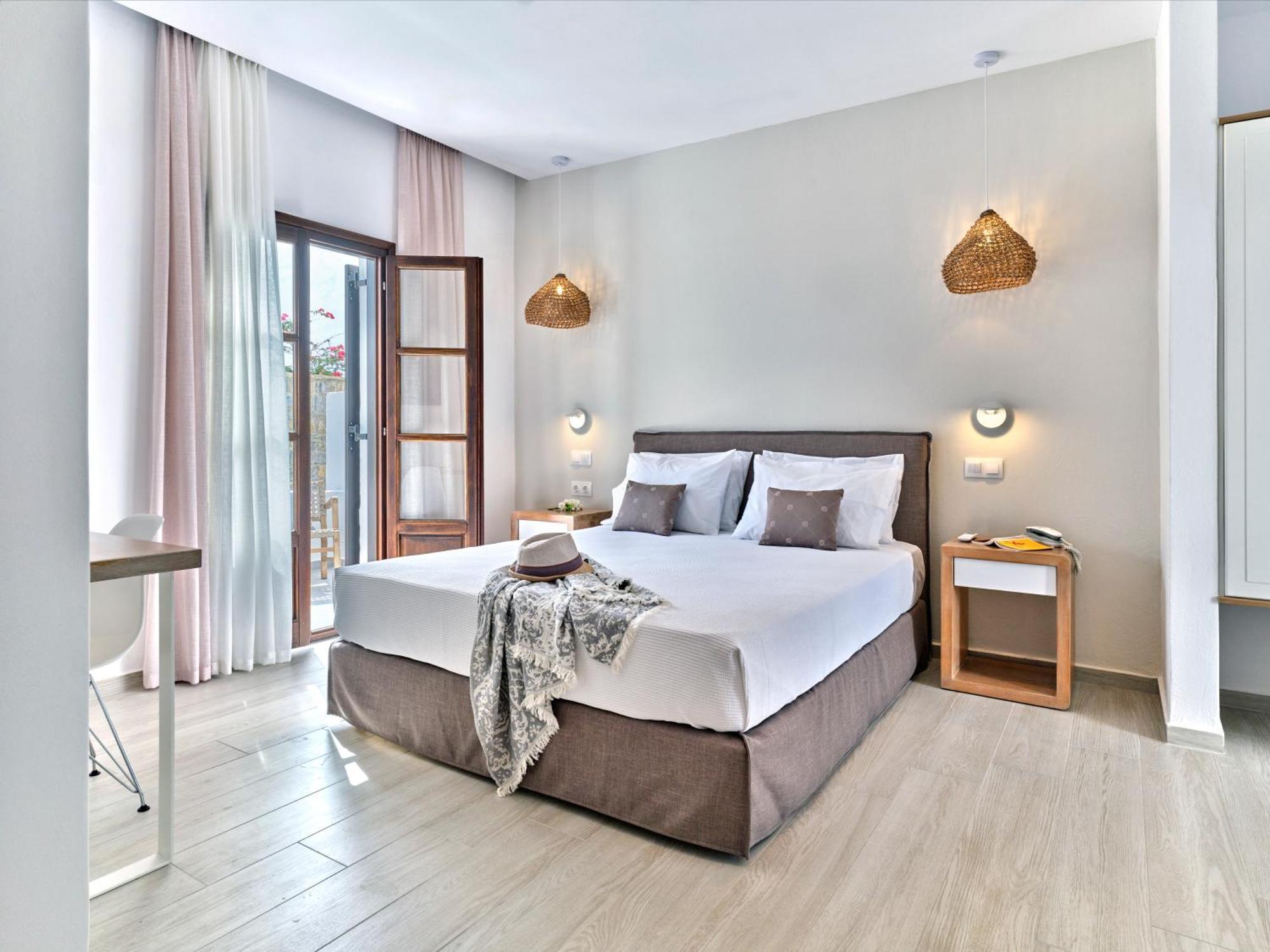 Aella Hotel Naousa (Paros)